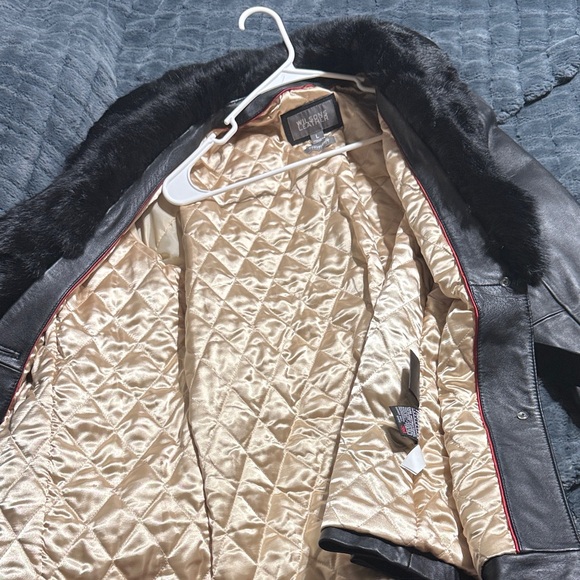 Wilsons Vintage Leather Black Jacket with Faux Fur Trim - Picture 7 of 7